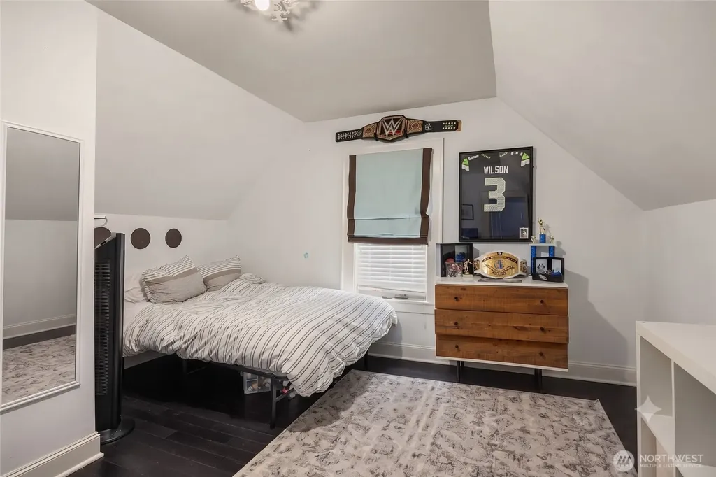 43 W Etruria Seattle WA 98119