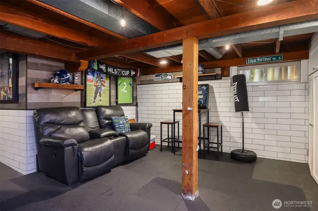 43 W Etruria Seattle WA 98119