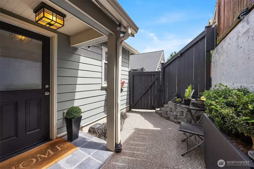 43 W Etruria Seattle WA 98119