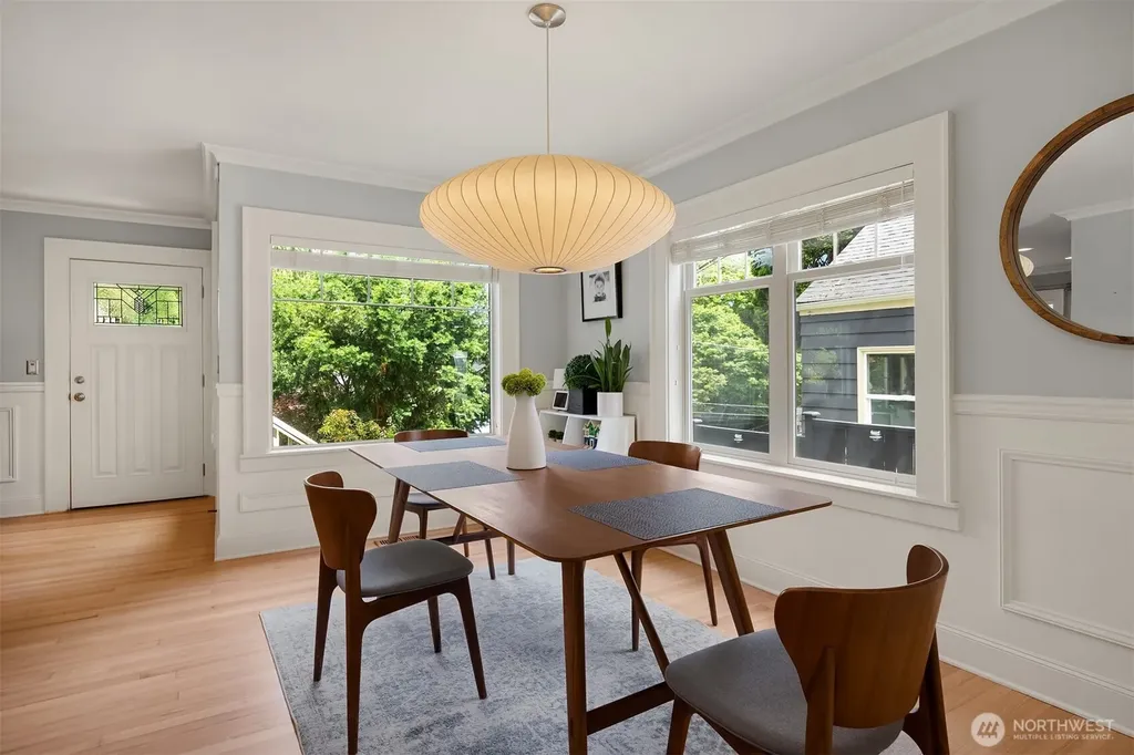 43 W Etruria Seattle WA 98119
