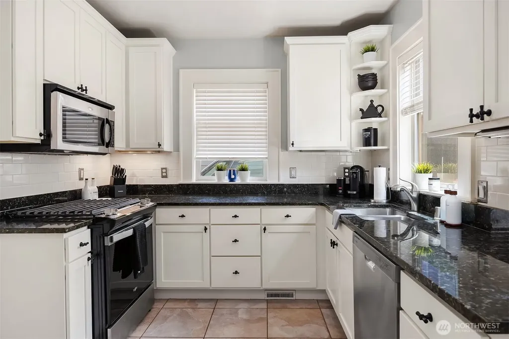 43 W Etruria Seattle WA 98119