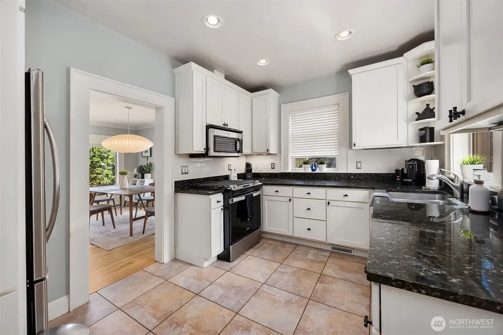 43 W Etruria Seattle WA 98119