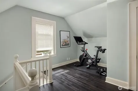 43 W Etruria Seattle WA 98119