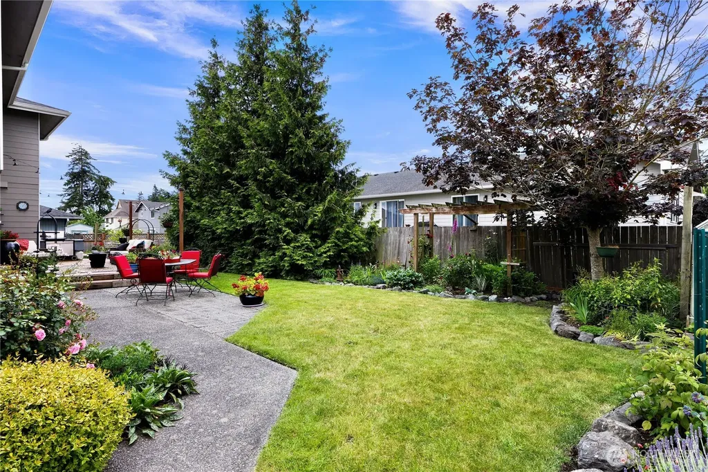 517 SW Dyer Street Oak Harbor WA 98277