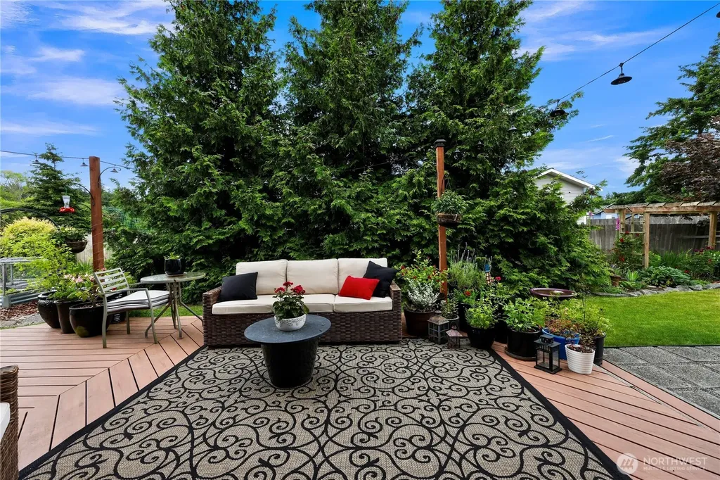 517 SW Dyer Street Oak Harbor WA 98277