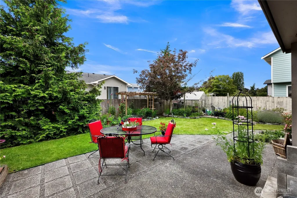 517 SW Dyer Street Oak Harbor WA 98277