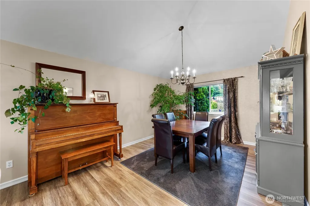 517 SW Dyer Street Oak Harbor WA 98277