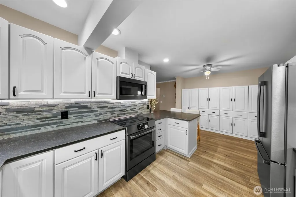 517 SW Dyer Street Oak Harbor WA 98277