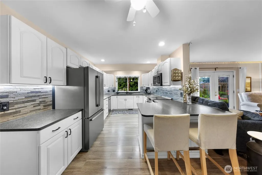 517 SW Dyer Street Oak Harbor WA 98277