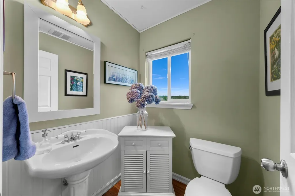 517 SW Dyer Street Oak Harbor WA 98277
