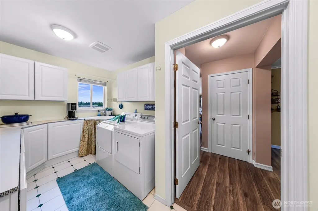 517 SW Dyer Street Oak Harbor WA 98277