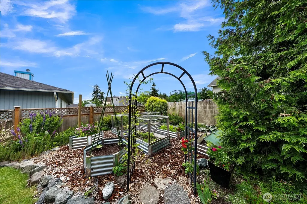 517 SW Dyer Street Oak Harbor WA 98277