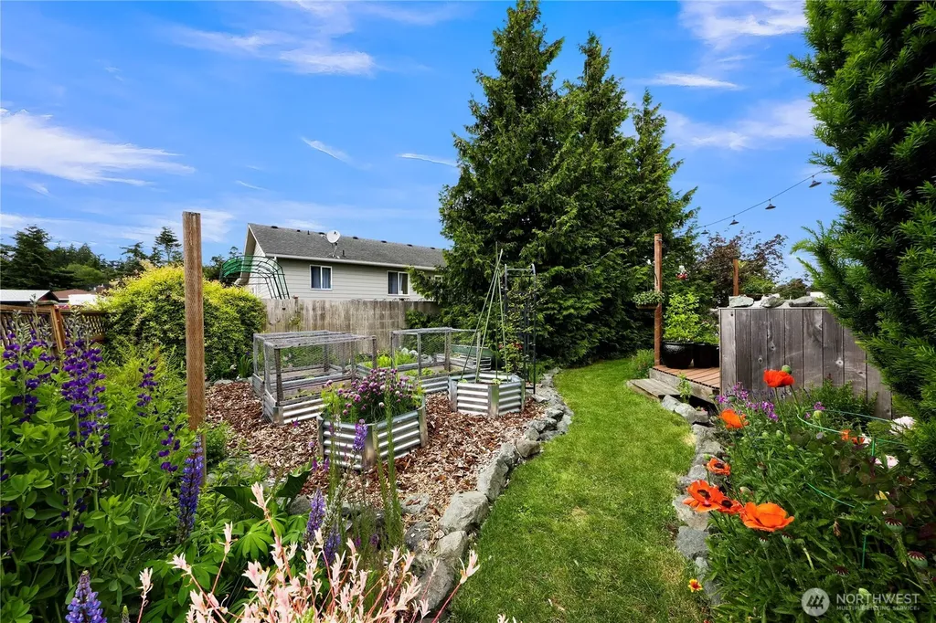 517 SW Dyer Street Oak Harbor WA 98277