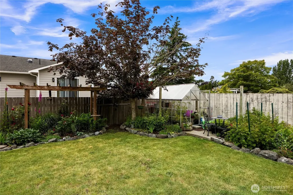 517 SW Dyer Street Oak Harbor WA 98277