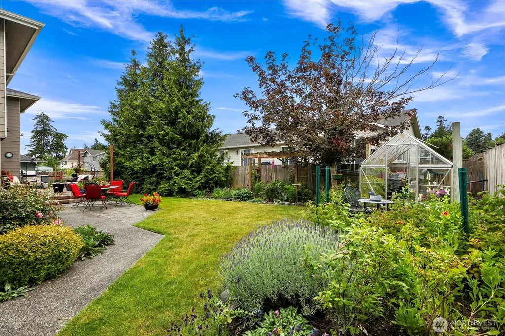 517 SW Dyer Street Oak Harbor WA 98277