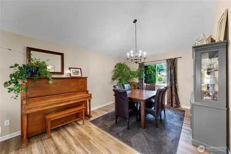 517 SW Dyer Street Oak Harbor WA 98277