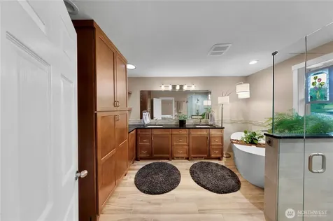 517 SW Dyer Street Oak Harbor WA 98277