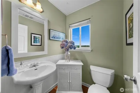 517 SW Dyer Street Oak Harbor WA 98277