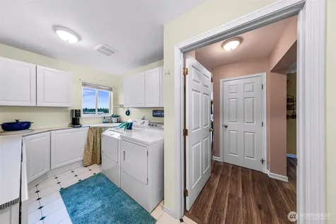 517 SW Dyer Street Oak Harbor WA 98277
