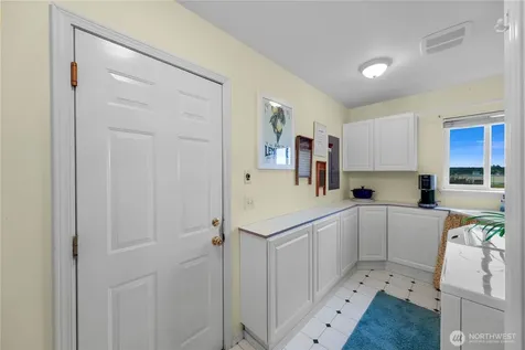 517 SW Dyer Street Oak Harbor WA 98277