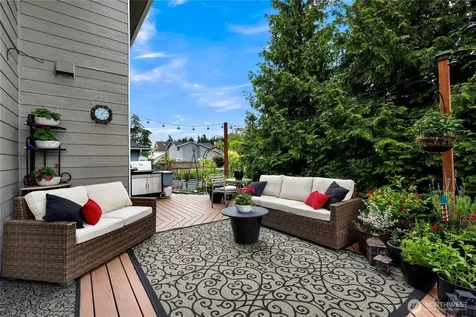 517 SW Dyer Street Oak Harbor WA 98277