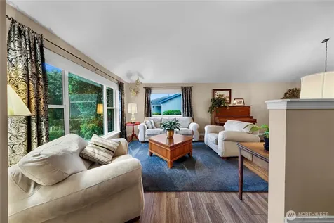 517 SW Dyer Street Oak Harbor WA 98277