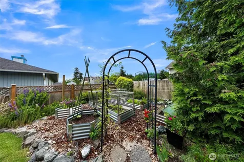 517 SW Dyer Street Oak Harbor WA 98277