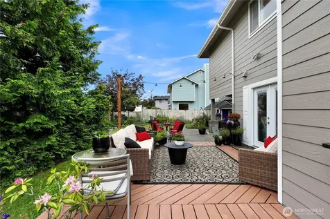 517 SW Dyer Street Oak Harbor WA 98277