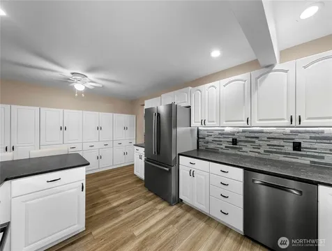 517 SW Dyer Street Oak Harbor WA 98277