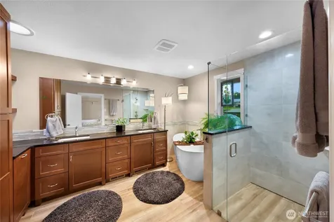 517 SW Dyer Street Oak Harbor WA 98277