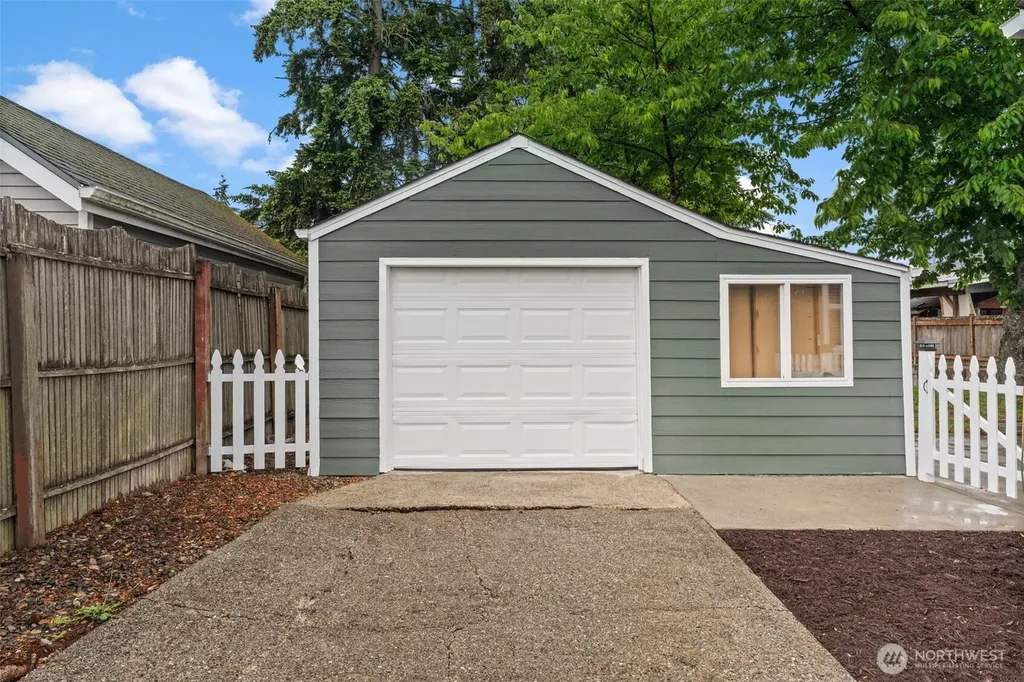 1032 S Macarthur Street Tacoma WA 98465