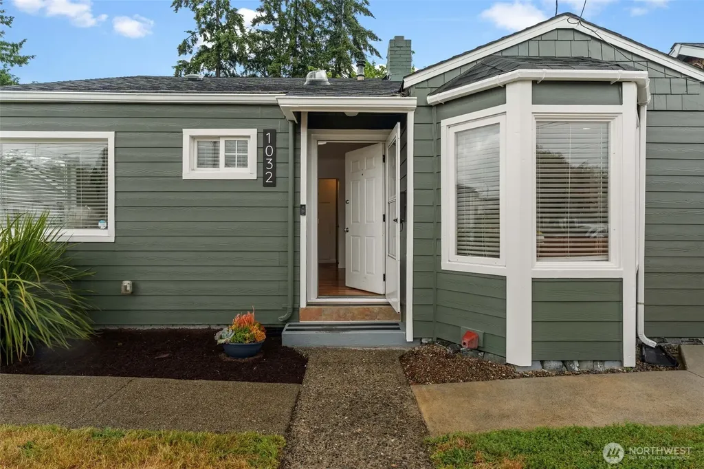 1032 S Macarthur Street Tacoma WA 98465