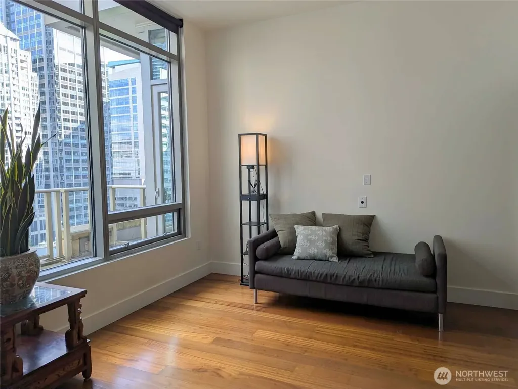 910 Lenora Street Seattle WA 98121