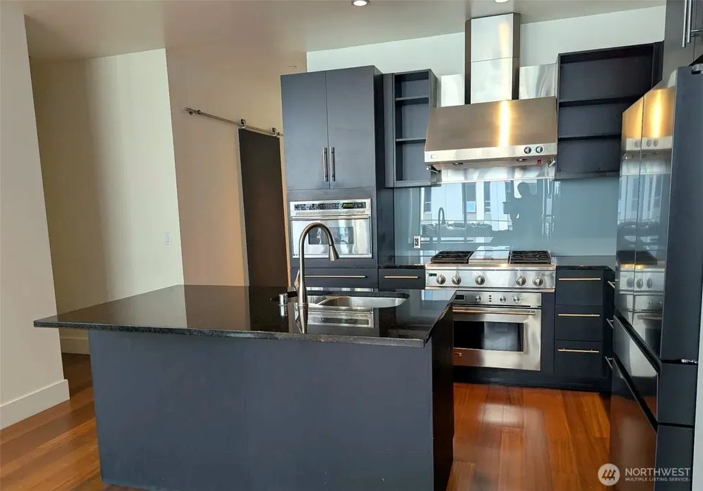 910 Lenora Street Seattle WA 98121