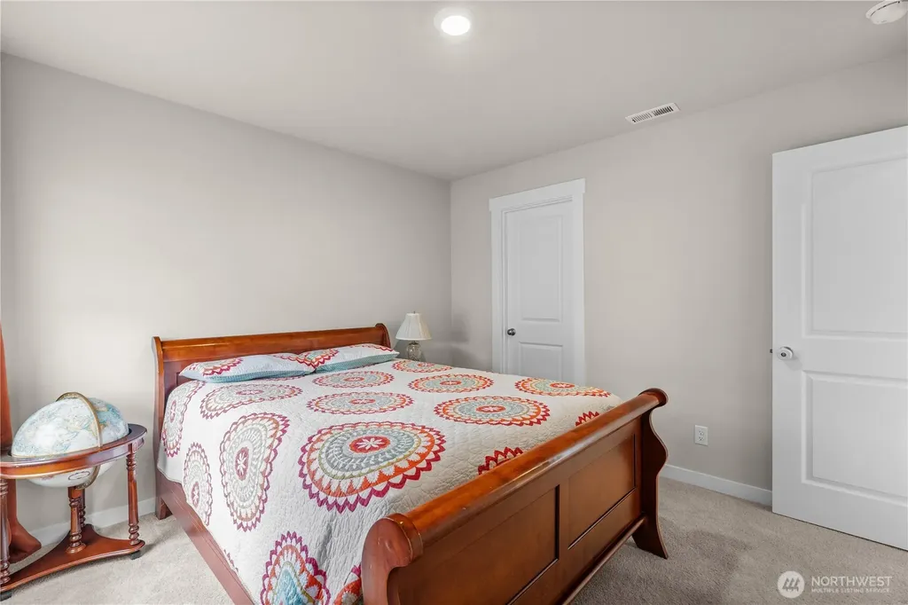 17512 Crossing Drive E Puyallup WA 98374