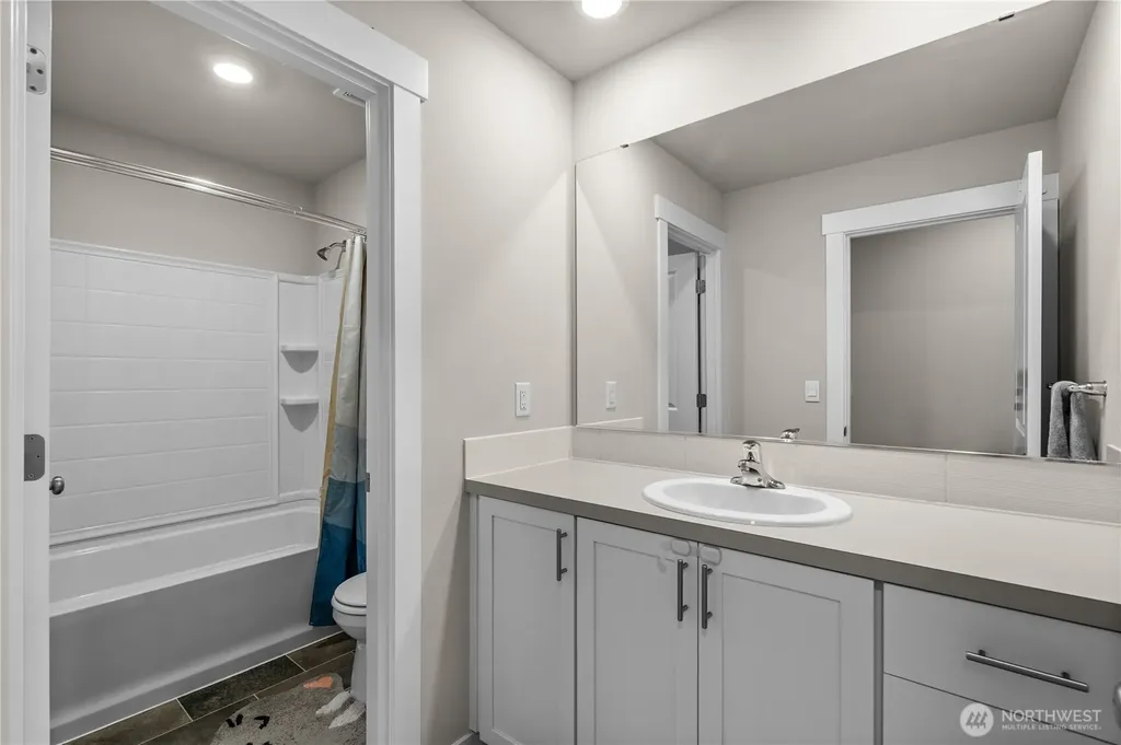 17512 Crossing Drive E Puyallup WA 98374