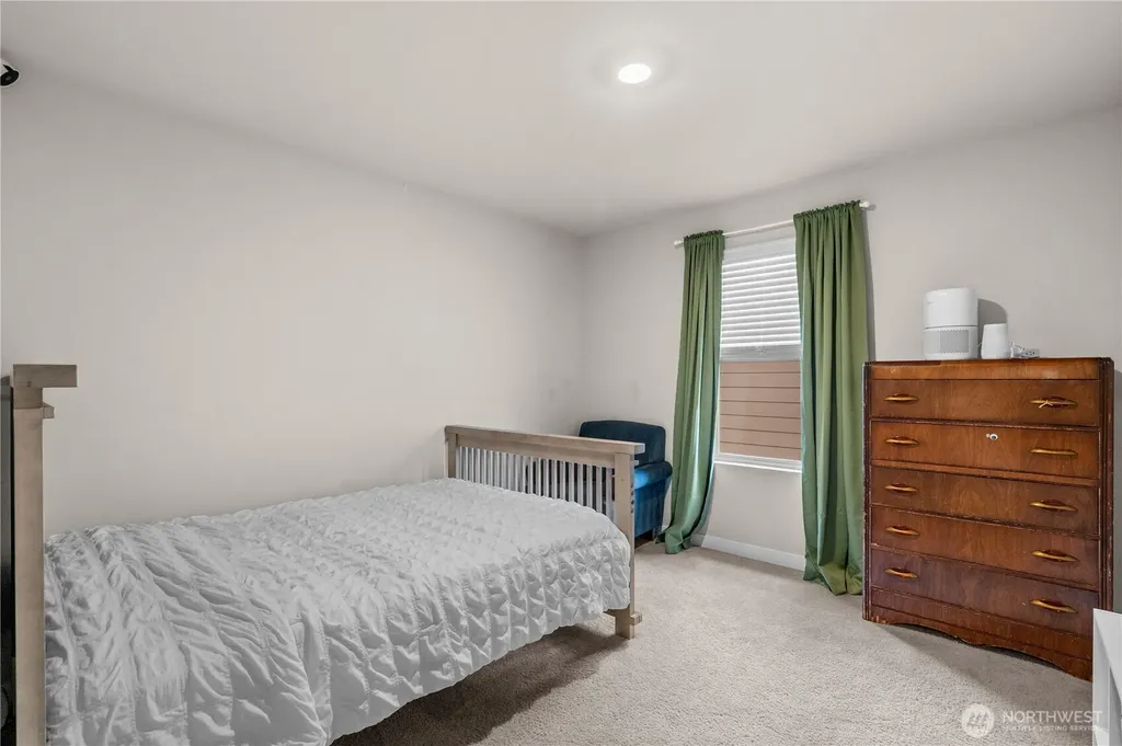 17512 Crossing Drive E Puyallup WA 98374
