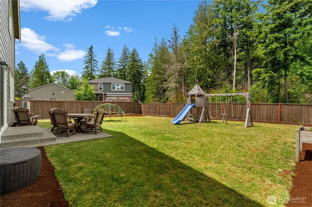 17512 Crossing Drive E Puyallup WA 98374