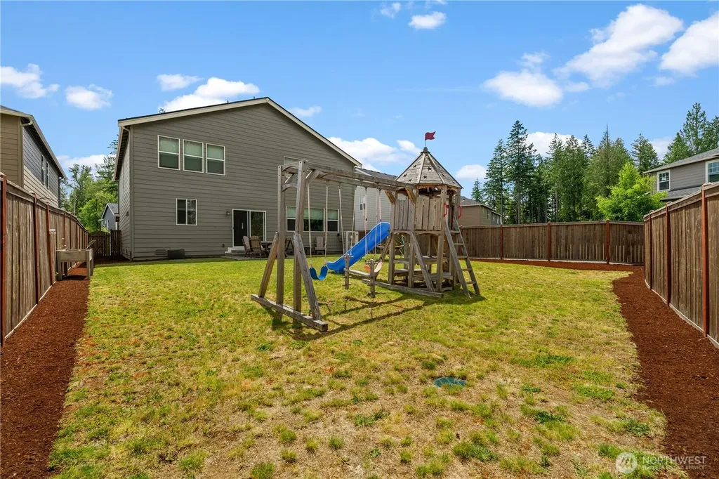 17512 Crossing Drive E Puyallup WA 98374
