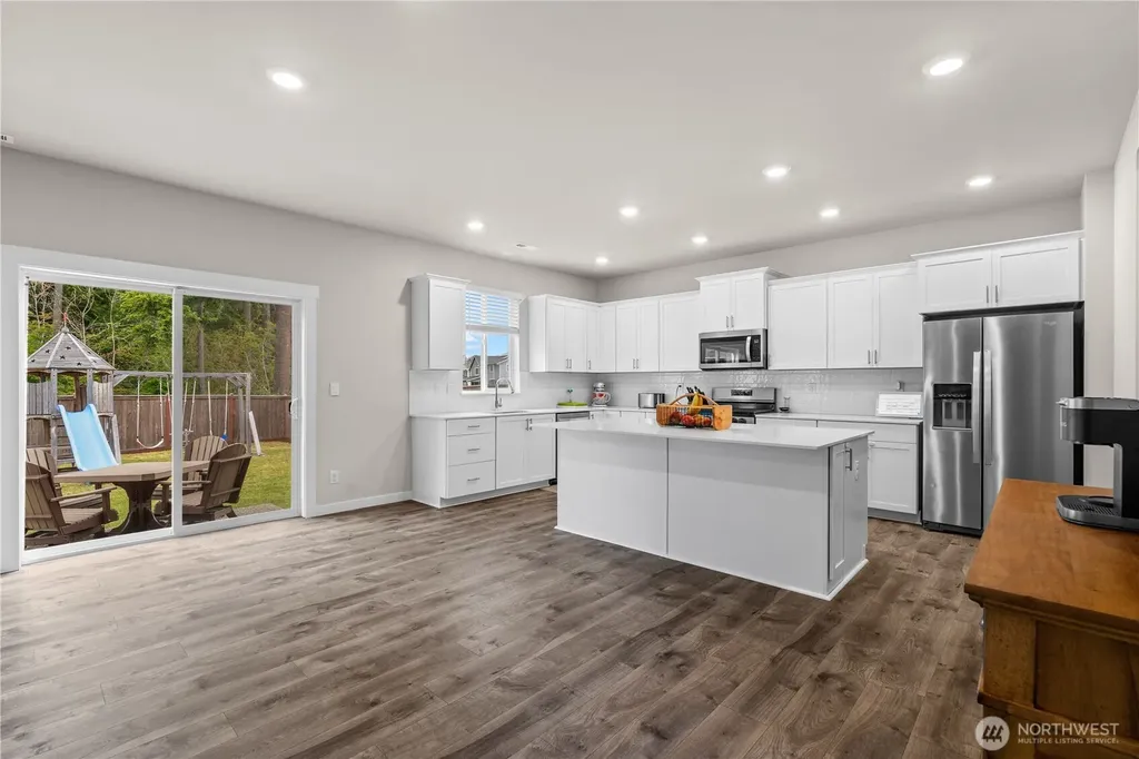17512 Crossing Drive E Puyallup WA 98374