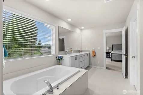 17512 Crossing Drive E Puyallup WA 98374