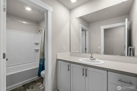 17512 Crossing Drive E Puyallup WA 98374