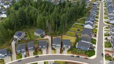 17512 Crossing Drive E Puyallup WA 98374