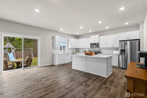 17512 Crossing Drive E Puyallup WA 98374