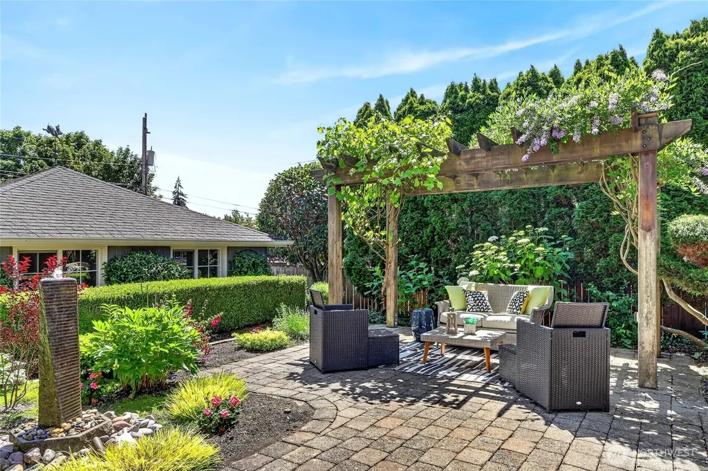 6046 50th Avenue SW Seattle WA 98136