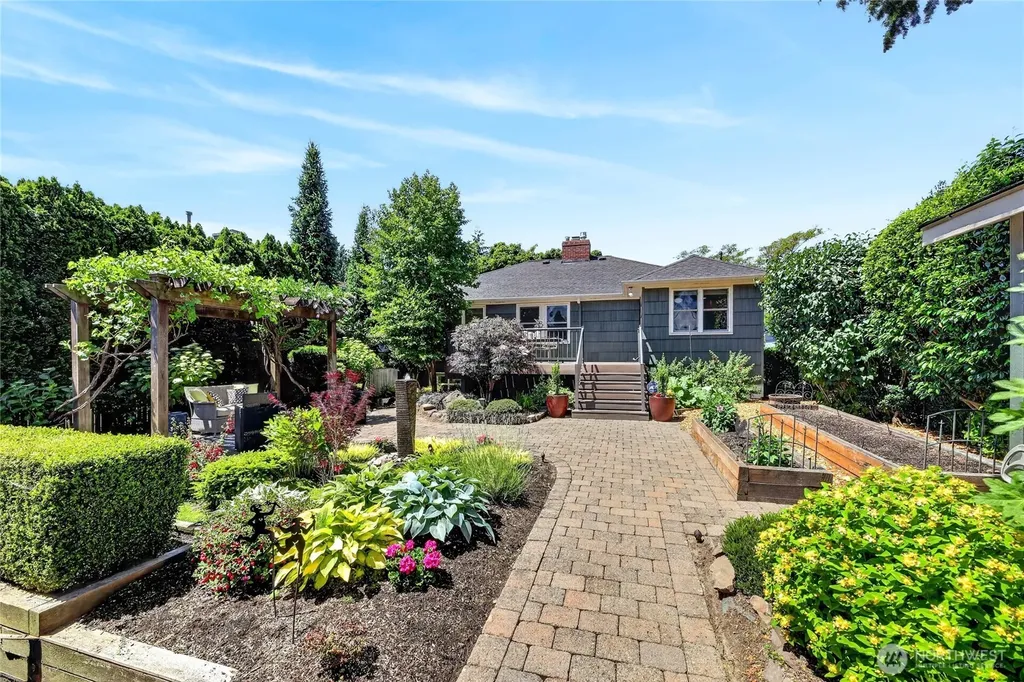 6046 50th Avenue SW Seattle WA 98136