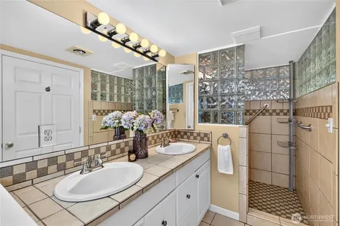 6046 50th Avenue SW Seattle WA 98136