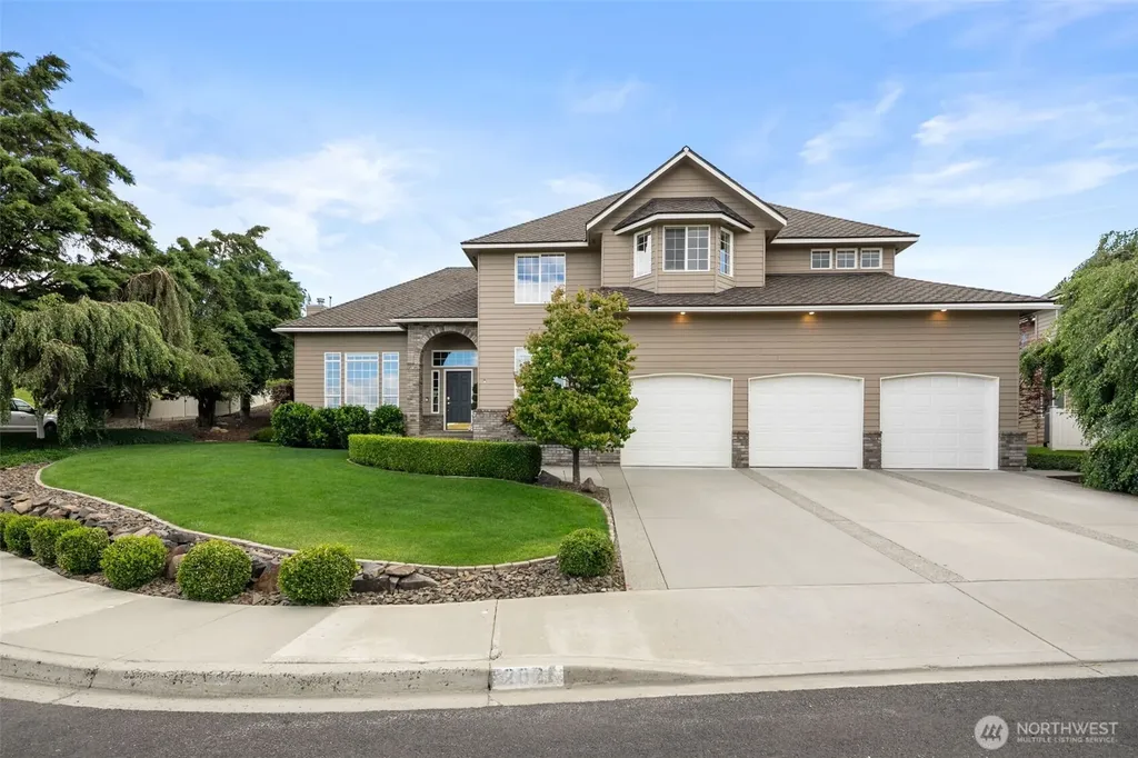 2021 Broadhurst Place Wenatchee WA 98801