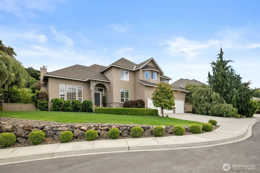 2021 Broadhurst Place Wenatchee WA 98801