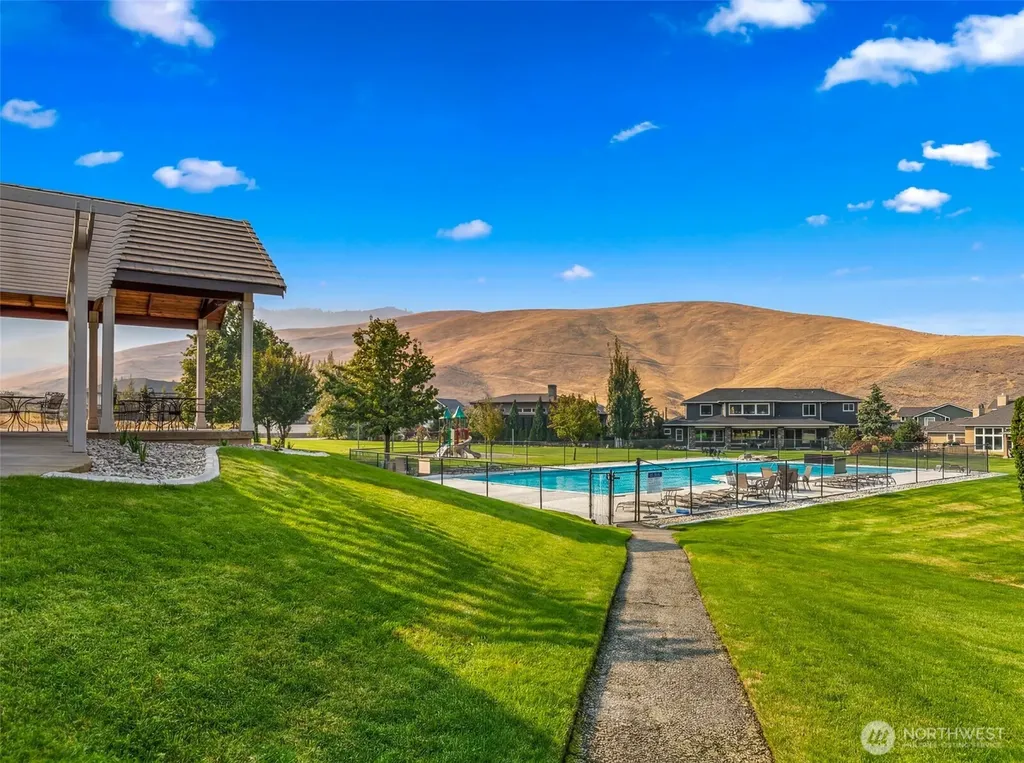 2021 Broadhurst Place Wenatchee WA 98801